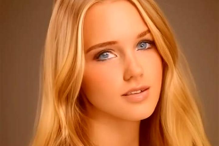 Evelyn, 21, a red blue-eyed slavic companion based in Morro do Pilar. Offering Duos, Striptease. Available for incall and outcall, day and evening dates.