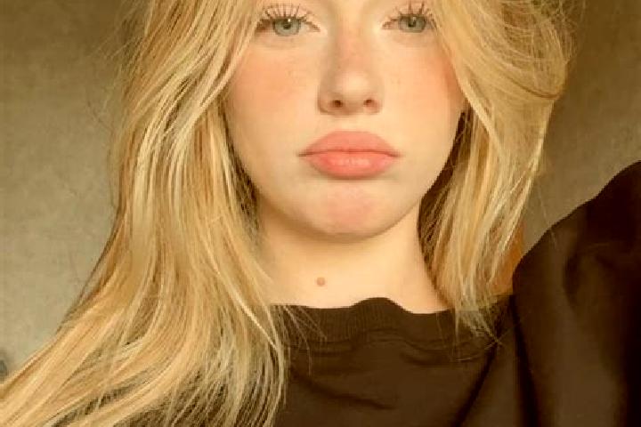 Evelyn, 21 — Escort in Delbrook, Canada
