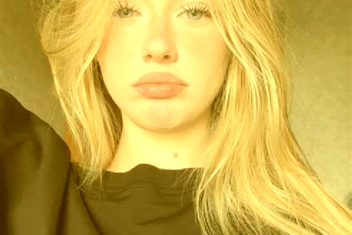 Evelyn, 21 — Escort in Montady, France
