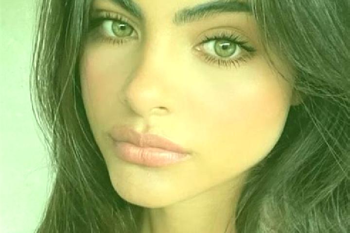 Evelyn, 22, a brunette dark-eyed middle eastern companion based in Monywa. Offering Domination, Fetish, Overnight, Duos. Available for incall and outcall, da...