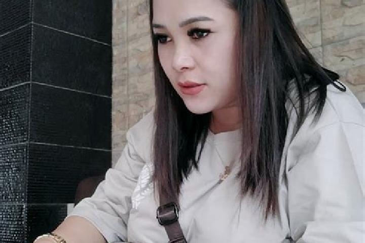 Evelyn, 22 — Escort in Denok, Indonesia