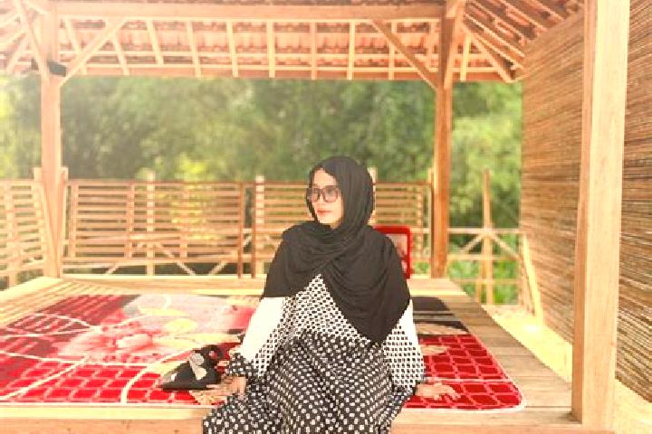 Evelyn, 22 — Escort in Tebanah, Indonesia