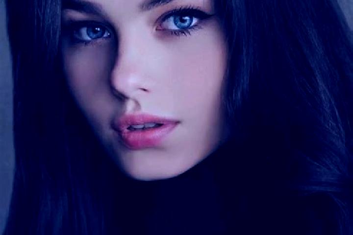 Evelyn, 23, a auburn dark-eyed slavic companion based in Semaphore. Offering Dinner Date, OWO, Prostate Massage, Girlfriend Experience. Available for incall ...