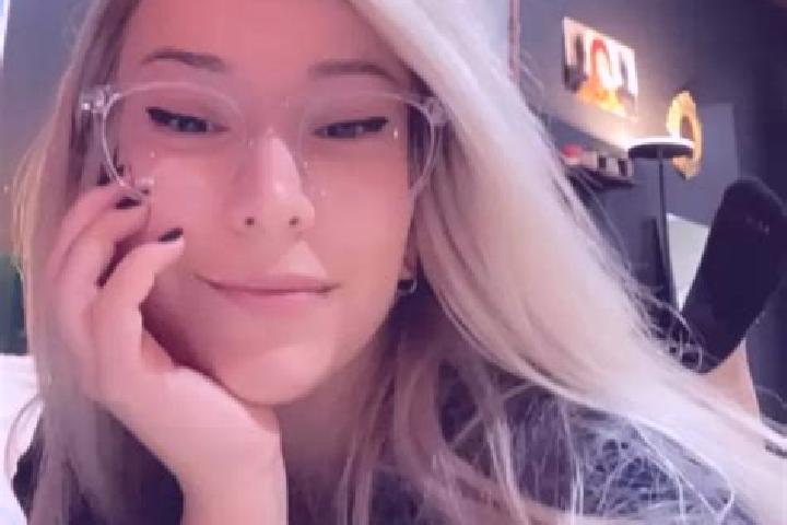 Evelyn, 23, a blonde hazel-eyed ebony companion based in Ressons-le-Long. Offering BDSM, GFE, Girlfriend Experience, Duos. Available for incall and outcall, ...