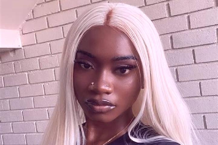 Evelyn, 23, a platinum blonde dark-eyed ebony companion based in Xiangyanglou. Offering Dinner Date, OWO, Tantra. Available for incall and outcall, overnight...