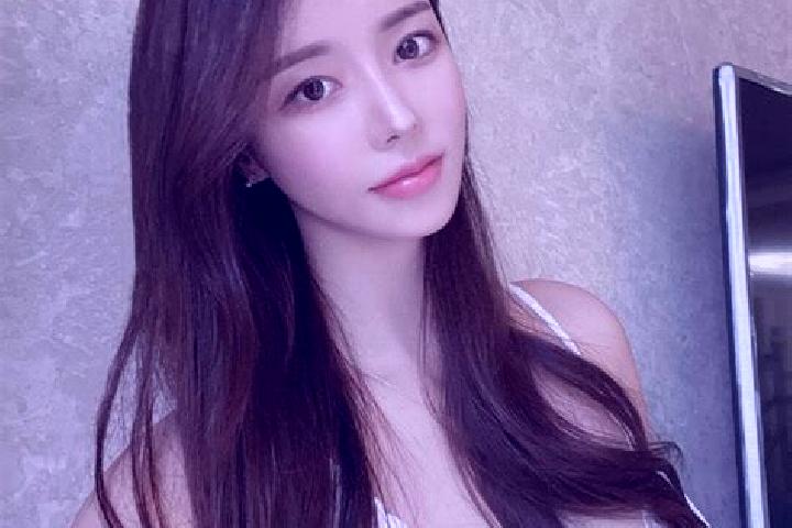 Evelyn, 23 — Escort in Hampton Village, Canada