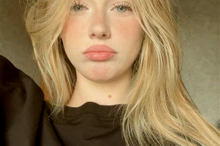 Evelyn, 23 — Escort in Savsat, Turkey