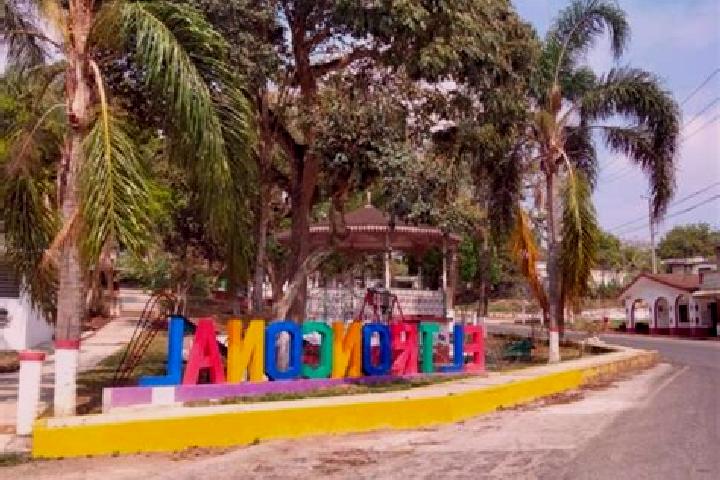 Evelyn, 23 — Escort in Tronconal, Mexico