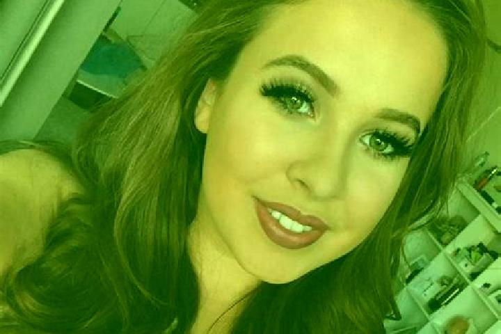 Evelyn, 24, a auburn hazel-eyed latina companion based in Menthonnex-sous-Clermont. Offering Dinner Date, Tantra, Couples, Striptease. Available for incall a...