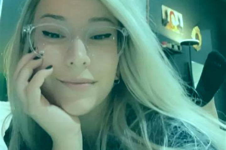 Evelyn, 24, a blonde dark-eyed european companion based in Hopel. Offering Domination, A-Level, Duos. Available for incall and outcall, day and evening dates.