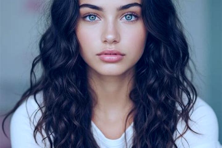 Evelyn, 24, a brunette grey-eyed mediterranean companion based in La Banda. Offering Couples, BDSM, Deep French Kissing, 69, Massage. Available for incall an...