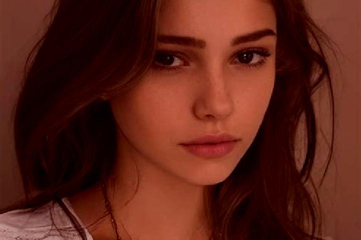 Evelyn, 24, a chestnut brown-eyed slavic companion based in Svobody. Offering Domination, Dinner Date. Available for incall and outcall, day and evening dates.