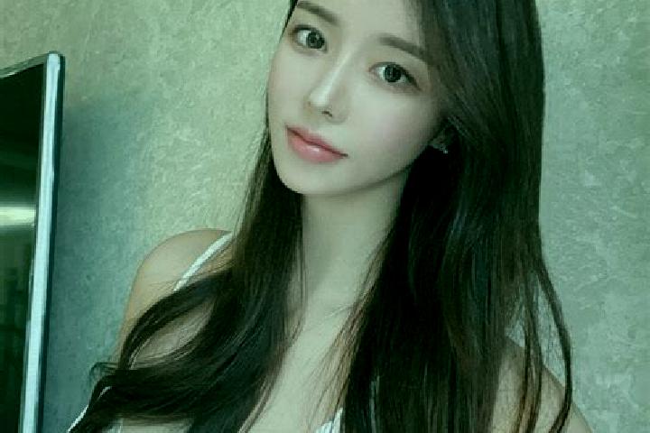 Evelyn, 24 — Escort in Hidaka, Japan