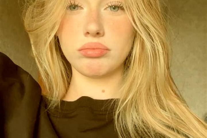 Evelyn, 25 — Escort in Almedina, Spain