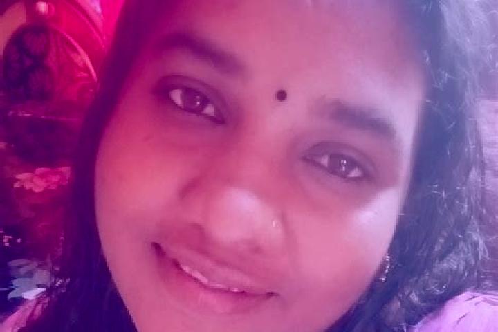 Evelyn, 25 — Escort in Pallikunnu, India