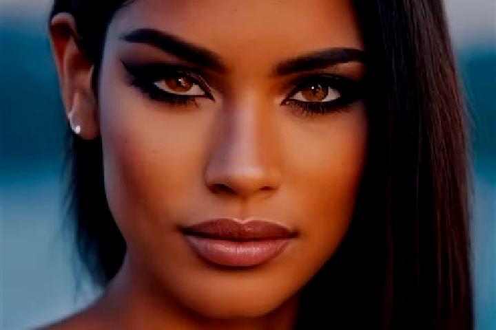 Evelyn, 26, a auburn hazel-eyed latina companion based in Palanka. Offering 69, Striptease, Travel Companion. Available for incall and outcall, day and eveni...