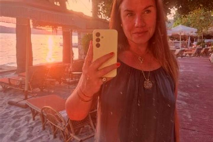 Evelyn, 26 — Escort in Sahilkoey, Turkey