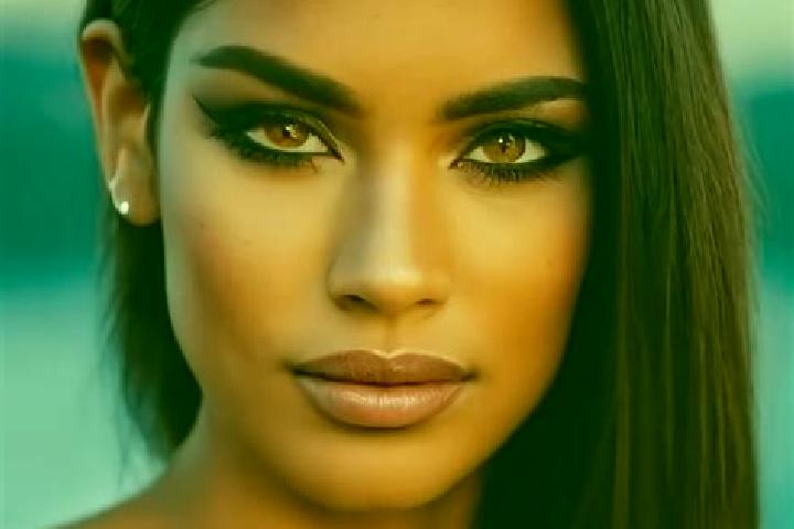 Evelyn, 27, a auburn dark-eyed latina companion based in Norderstapel. Offering A-Level, 69, GFE. Available for incall and outcall, day and evening dates.