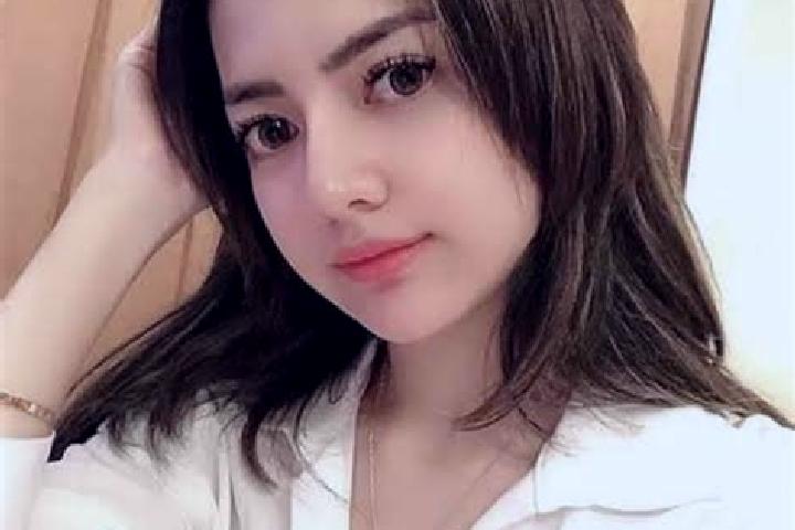 Evelyn, 27 — Escort in Tanahedang, Indonesia
