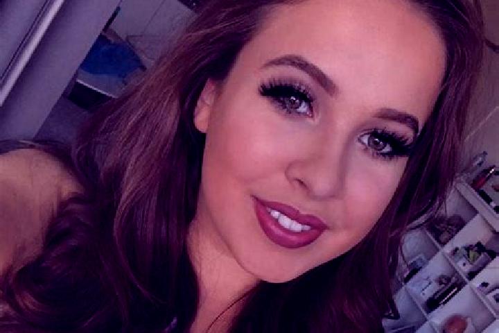 Evelyn, 28, a auburn dark-eyed caucasian companion based in Wilkau-Hasslau. Offering A-Level, Roleplay, Deep French Kissing, Domination. Available for incall...