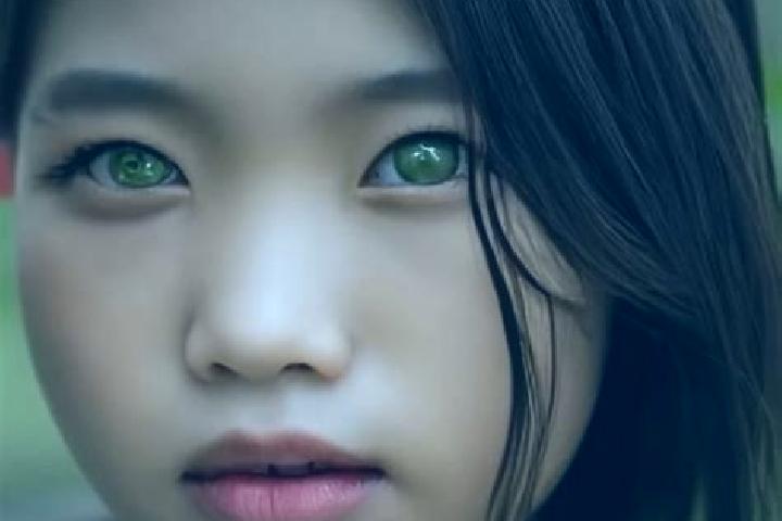 Evelyn, 28, a auburn green-eyed asian companion based in Nowa Slupia. Offering 69, Massage, Couples. Available for incall and outcall, day and evening dates.