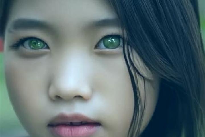 Evelyn, 28, a auburn green-eyed asian companion based in Trasmoz. Offering GFE, BDSM, Massage, Roleplay. Available for incall and outcall, overnight bookings...