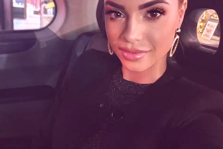 Evelyn, 28, a black brown-eyed mediterranean companion based in Sudah. Offering Girlfriend Experience, Deep French Kissing, Couples, Fetish, Dinner Date. Ava...