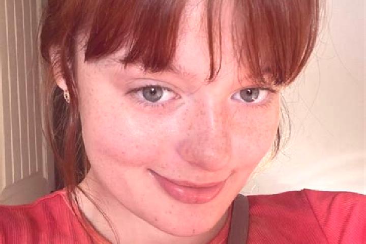 Evelyn, 28, a red brown-eyed mixed companion based in Vezins. Offering BDSM, Roleplay, OWO. Available for incall and outcall, overnight bookings available.