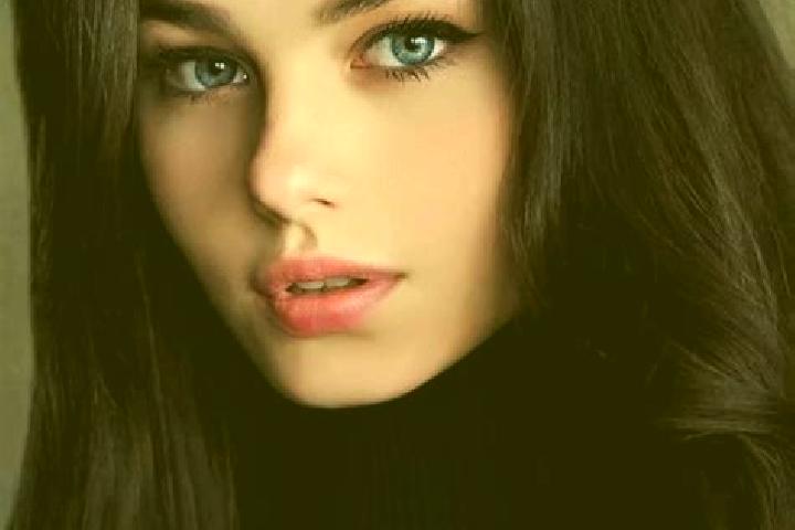 Evelyn, 28, a red grey-eyed slavic companion based in Pratapsasan. Offering Tantra, GFE, OWO. Available for incall and outcall, day and evening dates.