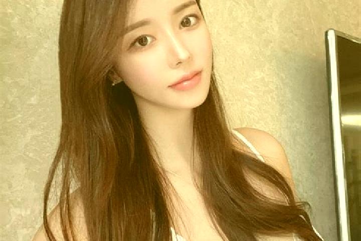 Evelyn, 28 — Escort in Hongjiazui, China