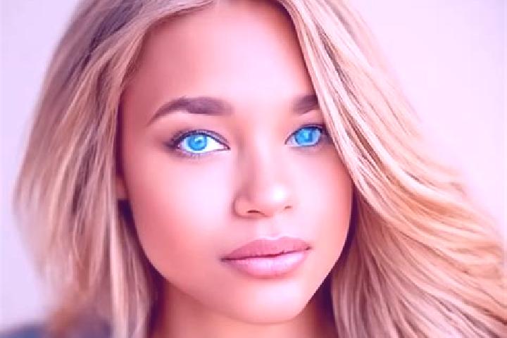 Evelyn, 29, a dark blonde blue-eyed latina companion based in Kallmerode. Offering BDSM, Roleplay, Tantra, Domination. Available for incall and outcall, over...