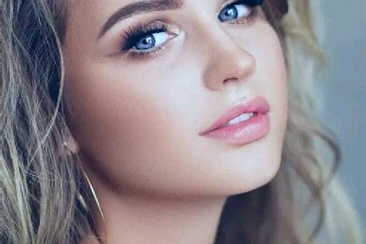 Evelyn, 29, a dark blonde blue-eyed mediterranean companion based in Maja. Offering Tantra, GFE, Erotic Massage. Available for incall and outcall, day and ev...
