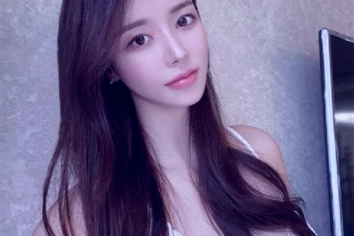 Evelyn, 29 — Escort in Jiaqu, China