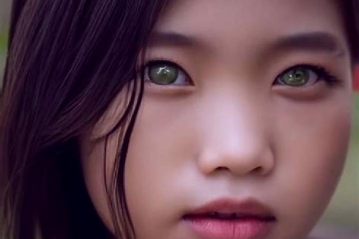 Evelyn, 30, a red green-eyed asian companion based in Jormannsdorf. Offering Tantra, OWO, CIM. Available for incall and outcall, day and evening dates.