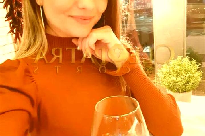 Evelyn, 31, a auburn amber-eyed asian companion based in Bordeaux-Saint-Clair. Offering OWO, Party Girl, Dinner Date, Travel Companion, GFE. Available for in...
