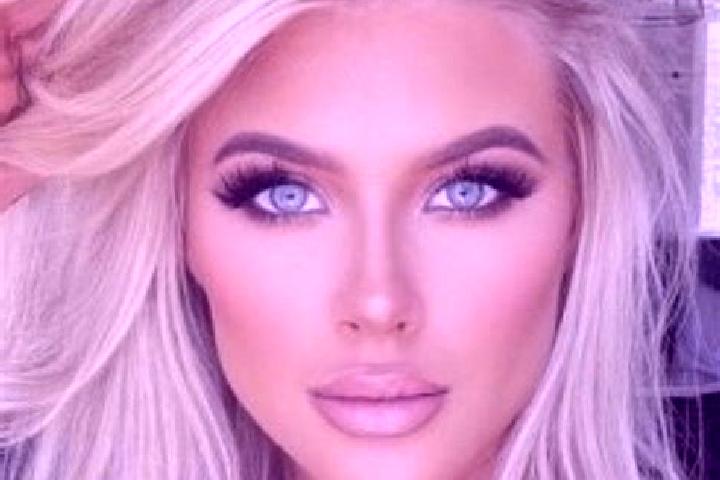 Evelyn, 32, a platinum blonde hazel-eyed latina companion based in Ijebu-Igbo. Offering Deep French Kissing, CIM, Striptease. Available for incall and outcal...