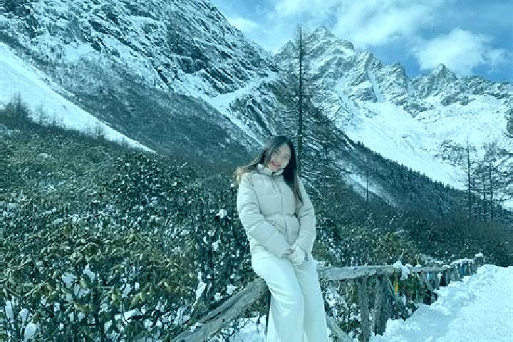 Evelyn, 32 — Escort in Dagu, China