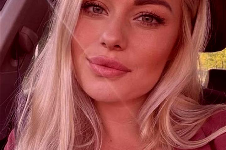 Evelyn, 33, a blonde hazel-eyed ebony companion based in Vagnhaerad. Offering BDSM, Massage, Tantra. Available for incall and outcall, day and evening dates.