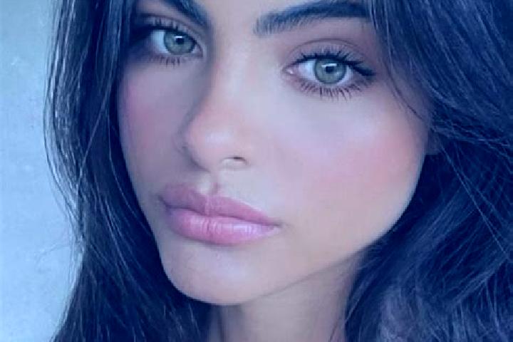 Evelyn, 33, a brunette green-eyed indian companion based in Maria Alm am Steinernen Meer. Offering Couples, Travel Companion, Erotic Massage. Available for i...