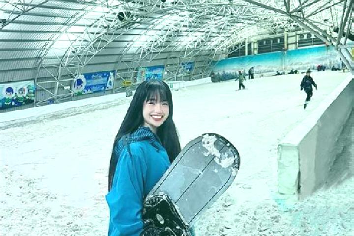Evelyn, 33 — Escort in Kanghe, China