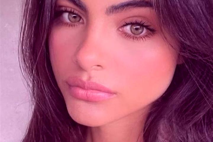 Evelyn, 34, a brunette green-eyed latina companion based in Davyd-Haradok. Offering GFE, Tantra, Couples. Available for incall and outcall, overnight booking...