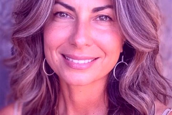 Evelyn, 34, a brunette grey-eyed caribbean companion based in Volturara Irpina. Offering Dinner Date, Deep French Kissing, Massage, OWO. Available for incall...