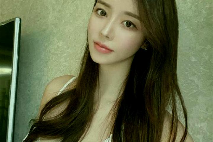Evelyn, 34 — Escort in Jiagao, China