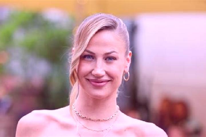 Evelyn, 34 — Escort in Lewe, Indonesia