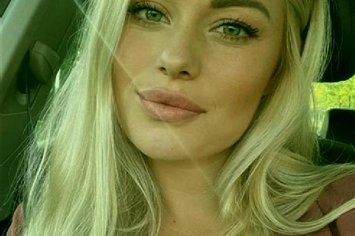 Evelyn, 35, a blonde hazel-eyed latina companion based in Herm. Offering Duos, Roleplay, Erotic Massage. Available for incall and outcall, day and evening da...