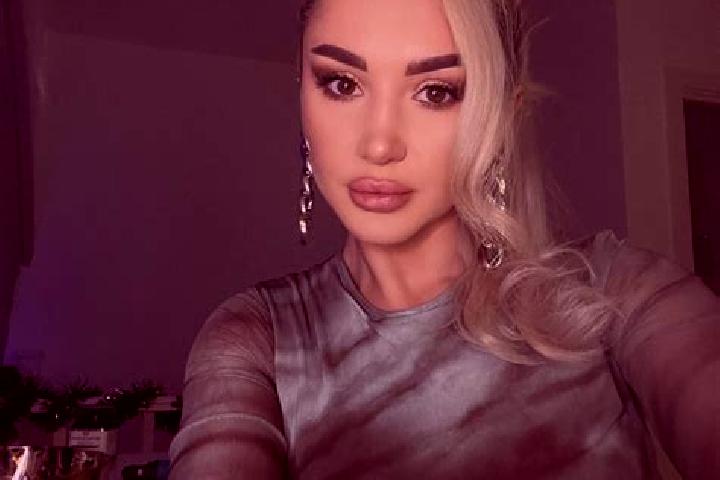 Evelyn, 36, a auburn dark-eyed slavic companion based in Ilongero. Offering GFE, Travel Companion, OWO, Dinner Date, BDSM. Available for incall and outcall, ...