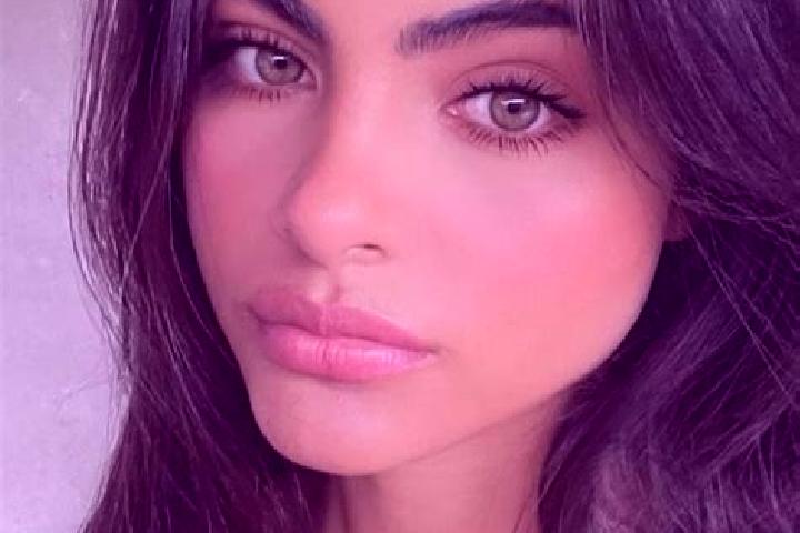 Evelyn, 36, a black dark-eyed middle eastern companion based in Baliseyh. Offering BDSM, Massage, Erotic Massage. Available for incall and outcall, overnight...