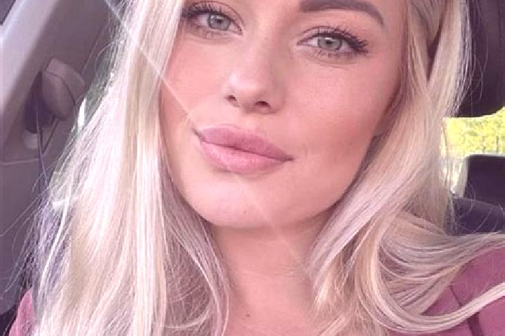 Evelyn, 36, a blonde hazel-eyed ebony companion based in Kassala. Offering Massage, Erotic Massage, Couples, Deep French Kissing. Available for incall and ou...