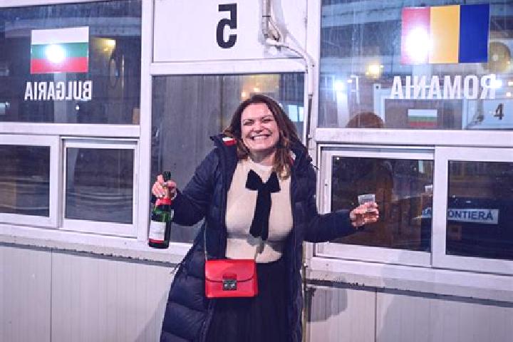 Evelyn, 36 — Escort in Ghimes, Romania
