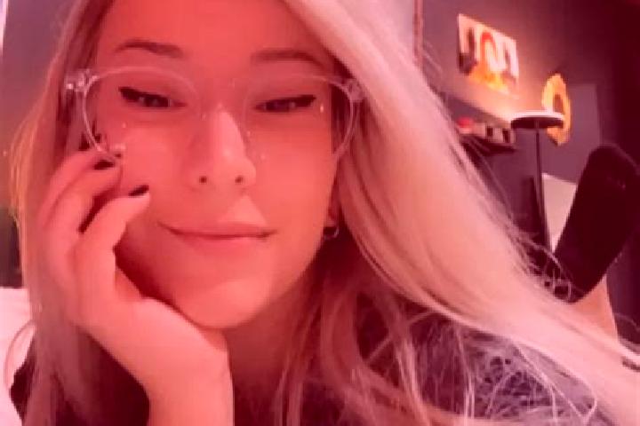 Evelyn, 37, a blonde grey-eyed mixed companion based in Wollongong. Offering GFE, Domination, Roleplay, Dinner Date. Available for incall and outcall, day an...